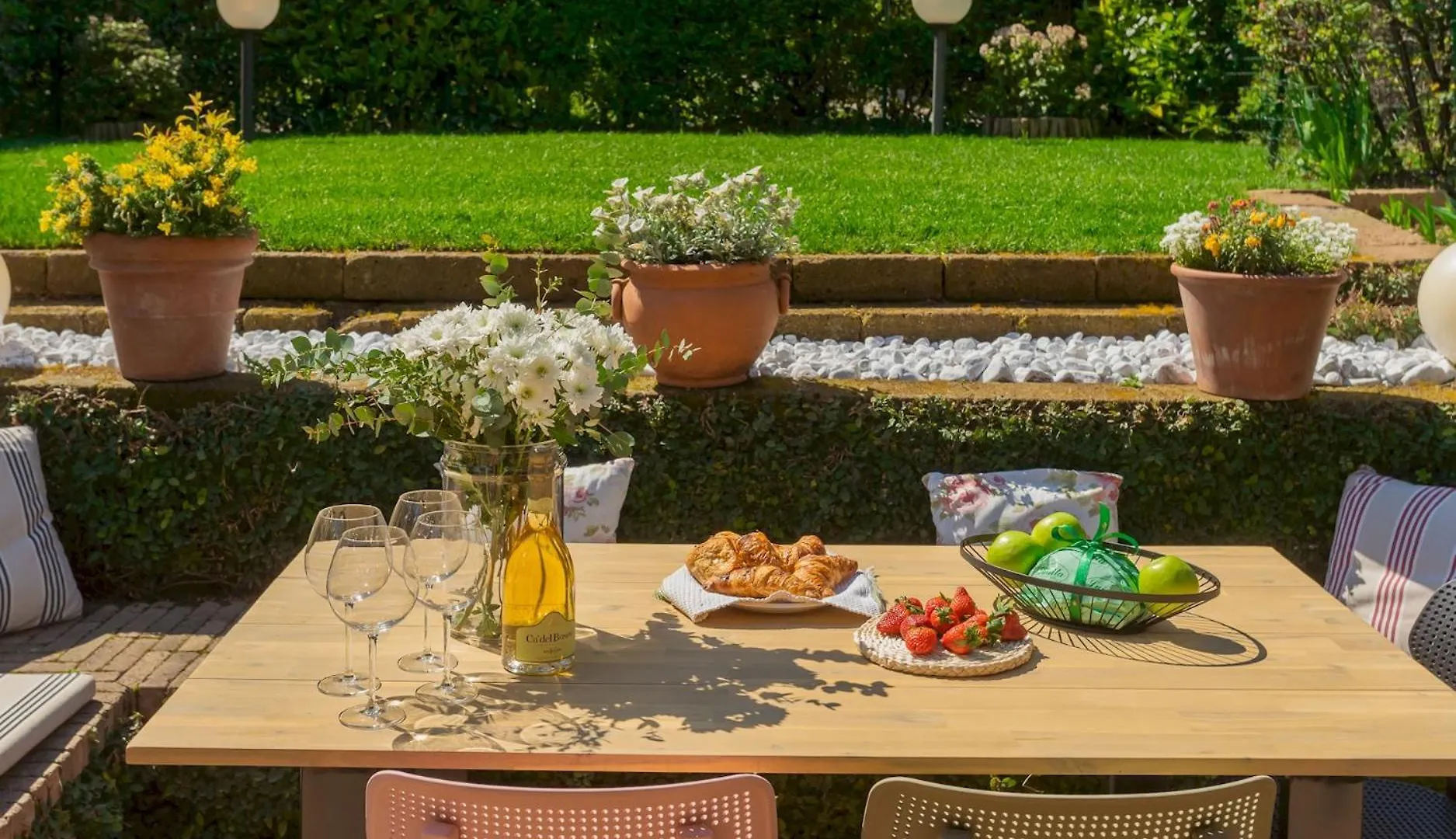 Vico Garden-203 By Rent All Como